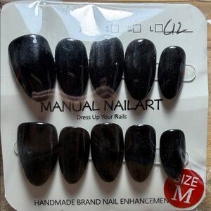 Manual Nailart Black Press-On Nails - size medium Glossy Almond Set